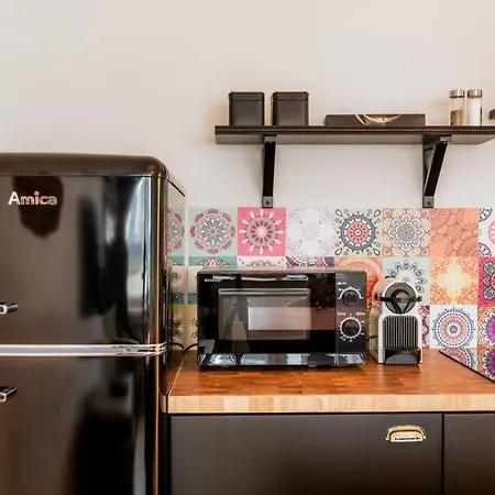 New In Heart Of Apartment