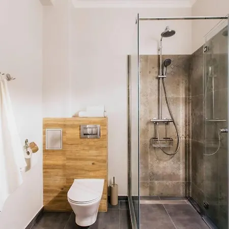 New In Heart Of Apartment *