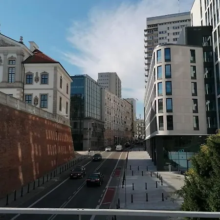 New In Heart Of Apartment